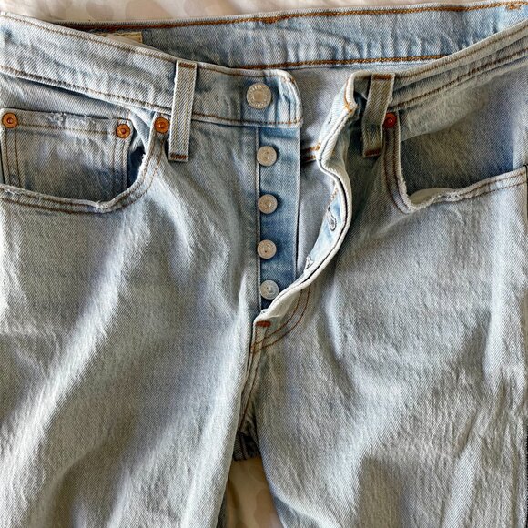 Levi’s 501 Light Wash High-Rise Jeans 26x26 – Button Fly with Levis Side Piping - Picture 3 of 7